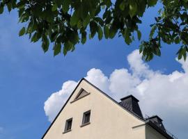 FeWo Weitblick in Höhenlage von Greiz, hotel barato en Greiz