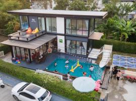94 Pool Villa: Ban Huai Yai şehrinde bir otel
