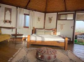 Best View Romantic Cabin In Eco Village Klil, apartment in Clil