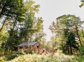 Huttopia Adirondacks, luxury tent in Lake Luzerne