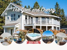 The Goat and Cherry - HOT TUB! Firepit, 1 mile to SB, Dogs Allowed!, pet-friendly hotel in Sister Bay