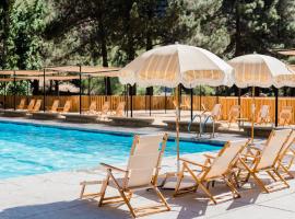 Huttopia Paradise Springs, luxury tent in Valyermo