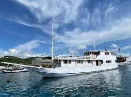 William Komodo Travel