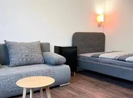 2-Schlafzimmer-Wohnung mit Parkplatz-Balkon-Küche- Garten, Nahe DUS Airport, Messe