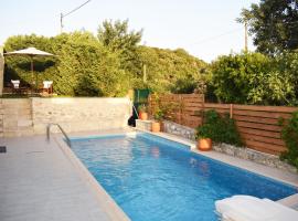 Eco Cottage Vedere with Pool, villa à Vederoi