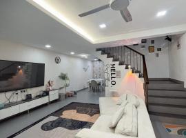 Double storey and half 4r3b karaoke lami, cottage ở Cheras