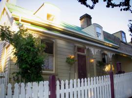 Ellie's Place on City Park, hotel cerca de Launceston Tramway Museum, Launceston