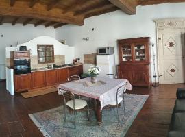 La locanda del Castello con terrazzo, kuća za odmor ili apartman u gradu 'Susa'