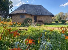 Soetgeluk Farm Cottage, place to stay in Hekpoort