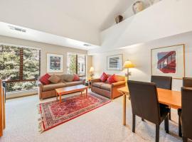 Palisades Tahoe Lodge Rentals Studio Loft #307, hotel en Olympic Valley