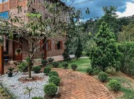 Sítio Balango: Seu refúgio em Domingos Martins. Chalés para casais e casa para grupo de pessoas