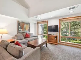 Palisades Tahoe Lodge Rentals Studio Loft #306