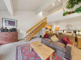 Palisades Tahoe Lodge Rentals Studio Loft #345