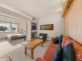 Palisades Tahoe Lodge Rentals Studio #147