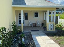 1 Bed Cottage in Gated Community, Ferienhaus in Banks