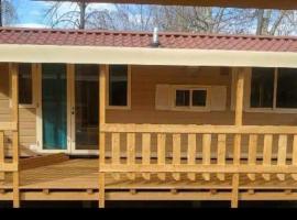 Comfortable campsite-chalet G14 Tuscany near sea โรงแรมในเวียเรจโจ