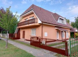 Holiday House Retro, cottage in Szántód