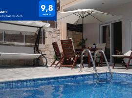 “Theeporto” Maisonette with pool, villa i Gouves