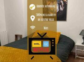 Appart 500 m centre ville - gare, hotel i Soissons