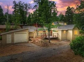 Warbler's Roost - Perfect vintage cabin in the woods