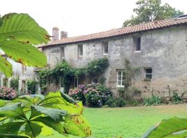 Le Prieuré Saint Blaise, ξενοδοχείο με πάρκινγκ σε Le Puy-Saint-Bonnet