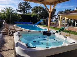 Sunshine moradia for 10 persons, hotel with parking in Tomar