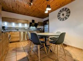 Gîte avec terrasse privative et jardin fleuri à Saugues, tout inclus - FR-1-582-90