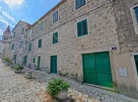 Apartments by the sea Postira, Brac - 22198