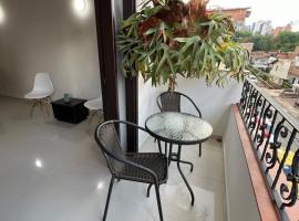 HOSPEDAJE TRIANON, habitación en casa particular en Envigado