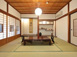 Guest house & Sauna MORI - Vacation STAY 29151v, hotel con estacionamiento en Kushimoto