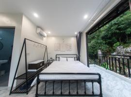 Strawberry House , Tour & Motorbikes Rentel, Bed & Breakfast in Ha Giang