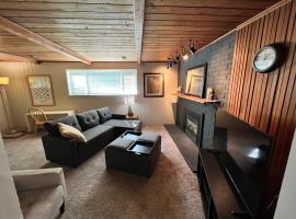 Spacious Retreat w/ Hot Tub. Perfect for Families, hotel a Edmonds