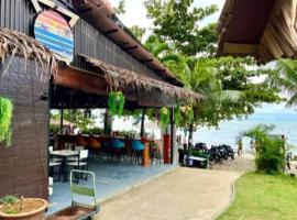 Viesnīca beachfront sea pilsētā Tandžungbunga