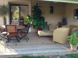 Ancien Fournil Cosy avec Piscine Couverte, Parc Verdoyant et Sauna, à 30 mn du Mans - FR-1-410-432