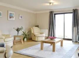 Spacious bungalow with estuary views near Llansteffan
