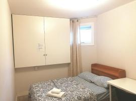 Soho, Comfortable with Free Parking Spot on basement, Privatzimmer in Vaughan