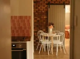 The Karri Hideaway- Sauna and Spa!