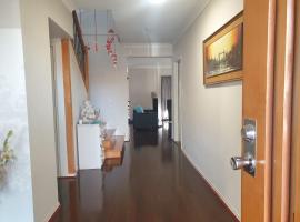 Private room with shared bathroom in Point Cook, hotel in Point Cook