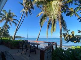 Tranquil Beachfront Duplex-type Private House!، شقة في Hauula