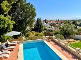 Modern private Suite at fantastic villa near Fuengirola, homestay in Mijas