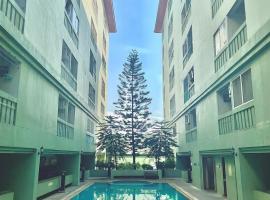 Twin Palm at Chaengwattana - No Expats, serviced apartment in Nonthaburi