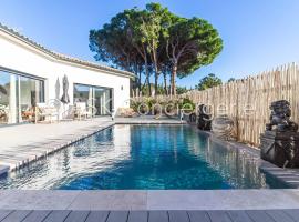 Villa SurgaBali - swimming pool and 300m from the beach: Cavalaire-sur-Mer şehrinde bir tatil evi