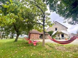 Spacious country house in Normandie, casa rural en Moulins-le-Carbonnel