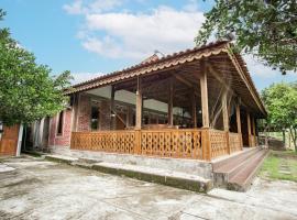 Joglo Ndalem Sabine Syariah, hotel in Piyungan