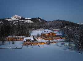 Alpenhotel Kitzbühel am Schwarzsee - 4 Sterne Superior, hotelli Kitzbuhelissä