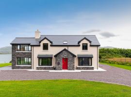 Luxury 4 bedroom holiday home overlooking the sea on Valentia Island, hotel i Knights Town