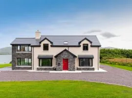 Luxury 4 bedroom holiday home overlooking the sea on Valentia Island
