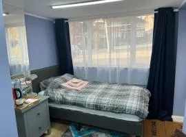 Cozy Guest Room in High Barnet (London) with Private Entrance and Small Terrace