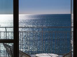 Cas’ A Mare - Beachfront Luxury Suites, hotel con estacionamiento en Salerno