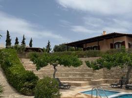 Villa Asteria - pool, garden, sea view & privacy, hotel in Kamilari